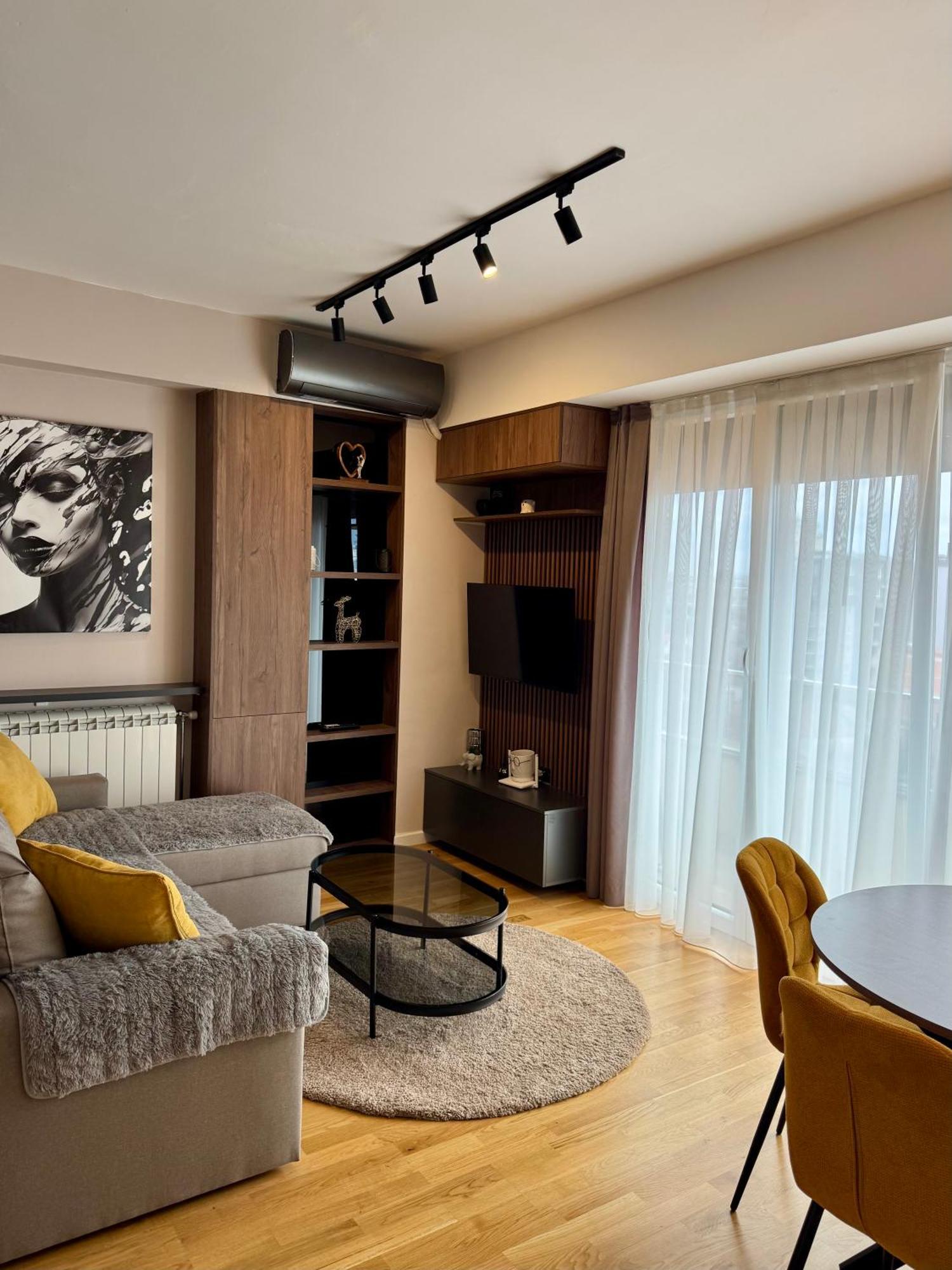 Downtown Riverside Apartments سكوبجي المظهر الخارجي الصورة