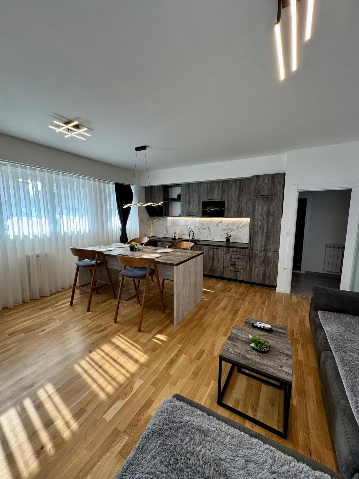 Downtown Riverside Apartments سكوبجي المظهر الخارجي الصورة