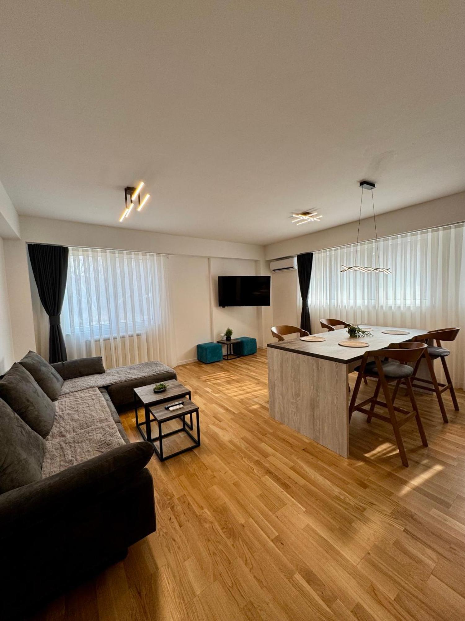 Downtown Riverside Apartments سكوبجي المظهر الخارجي الصورة